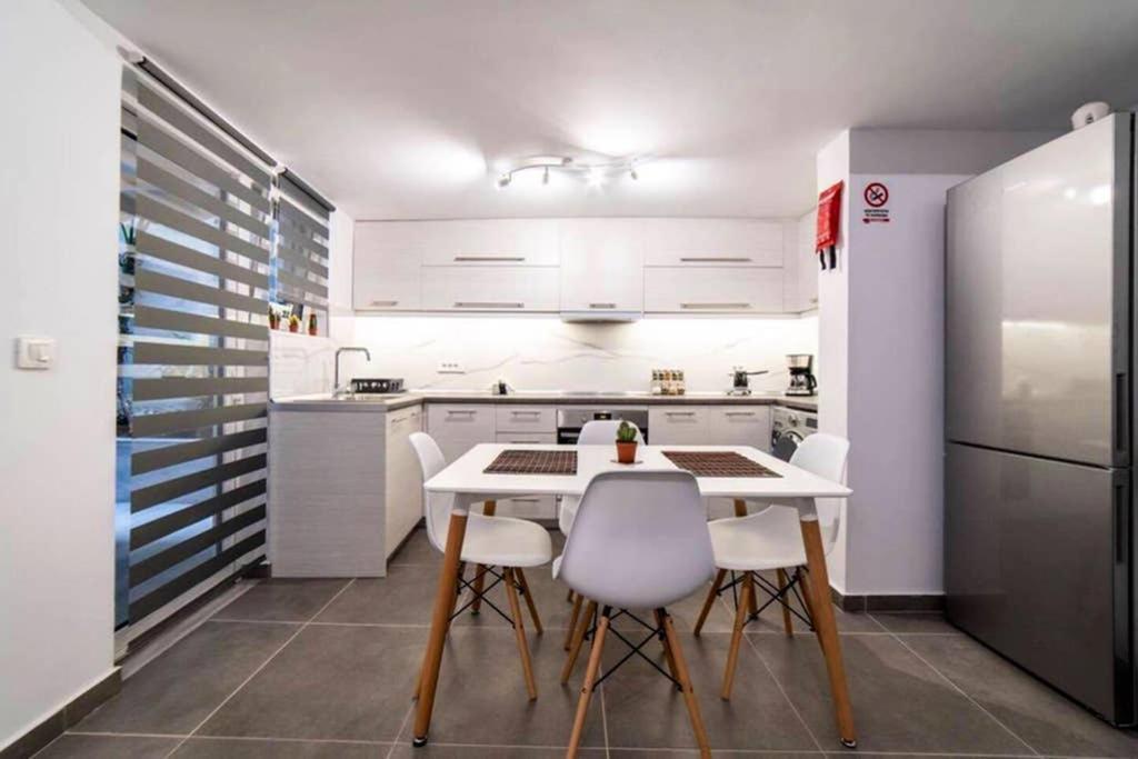 Brand New Aprt With Backyard In Lycabettus Hill ! Apartment เอเธนส์ ภายนอก รูปภาพ