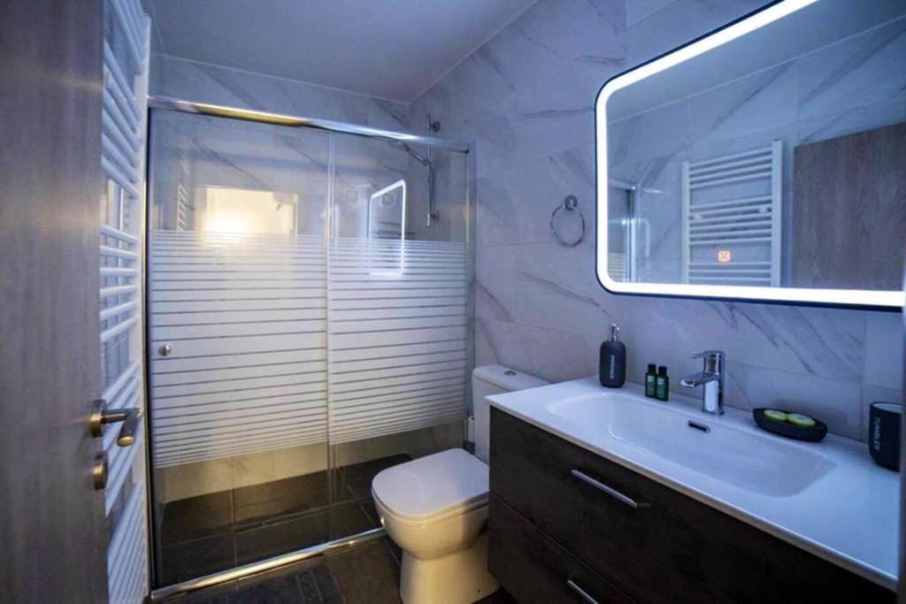 Brand New Aprt With Backyard In Lycabettus Hill ! Apartment เอเธนส์ ภายนอก รูปภาพ