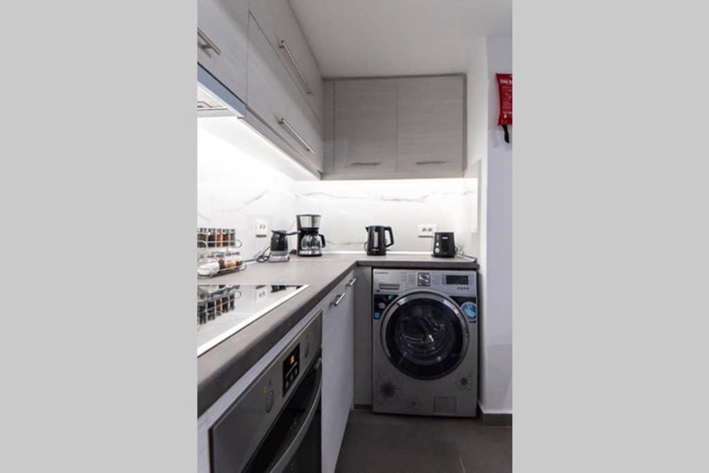 Brand New Aprt With Backyard In Lycabettus Hill ! Apartment เอเธนส์ ภายนอก รูปภาพ