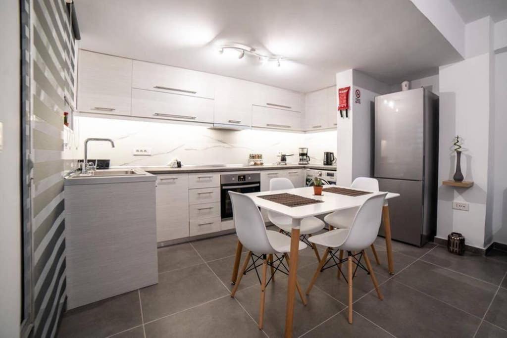 Brand New Aprt With Backyard In Lycabettus Hill ! Apartment เอเธนส์ ภายนอก รูปภาพ